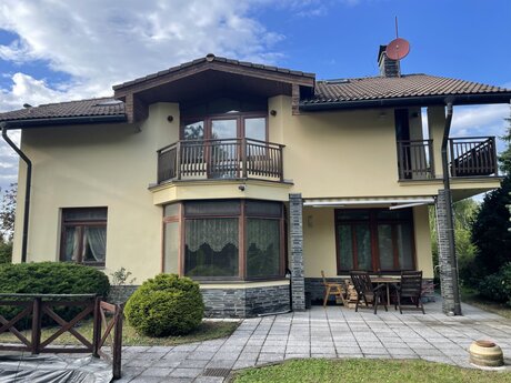 Prodej luxusního dvougeneračního  rodinného domu s bazénem v obci Frýdlant nad Ostravicí